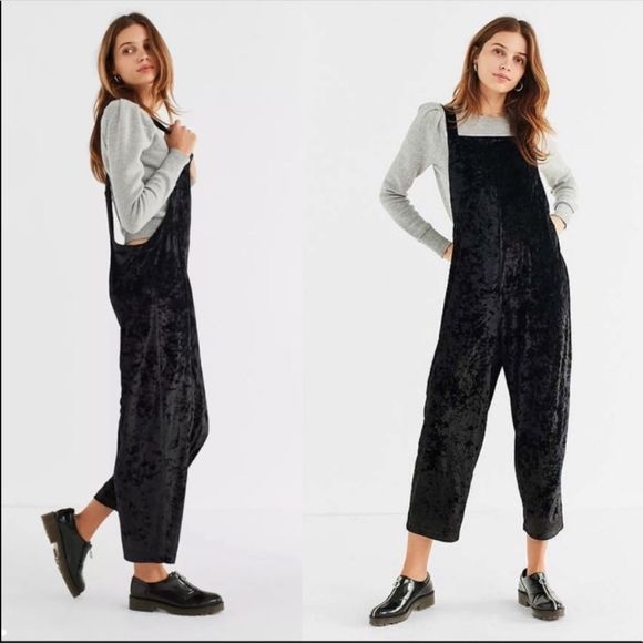 Urban Outfitters Pants - ⛔️SOLD⛔️Urban Outfitters Black Square Neck Shapeless Straight Leg Velvet Overa
